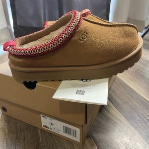 Ugg tazz kid size 4